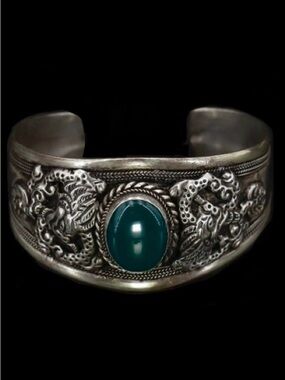 🦚Vintage Chinese 1950s Sterling Silver Dragon Repousse Cuff w/Green Agate Stone